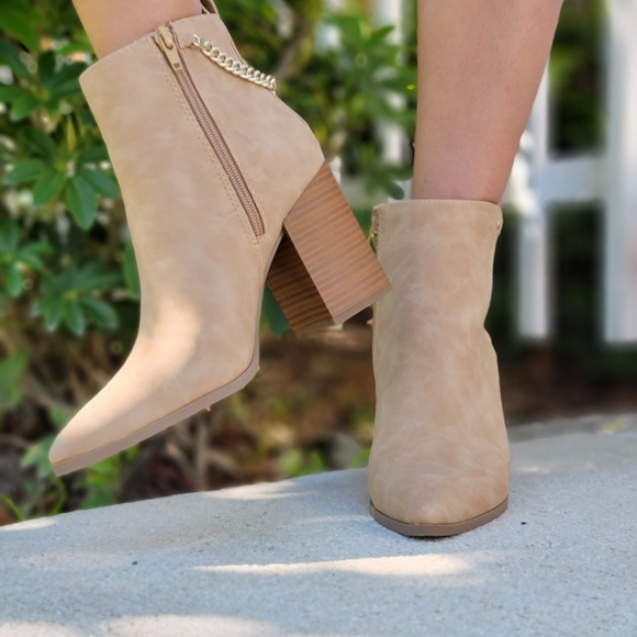 Women's Pointy Toe Chain Lace Stacked Block Heel Ankle Bootie - Picture 2 of 7